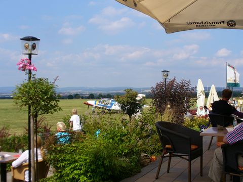 Café „Wolke 7“ am Flugplatz Haxterberg