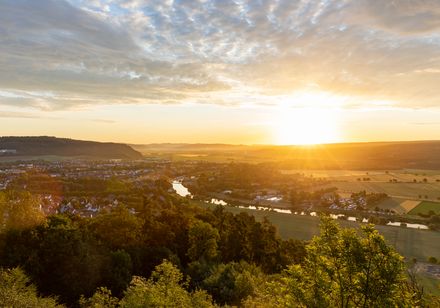 Ausblick auf das Weserbergland beim Rodeneckturm in Höxter